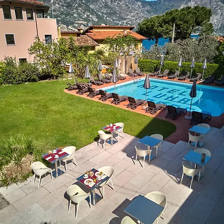 Luna Rossa (adults Only) 3* Мальчезине